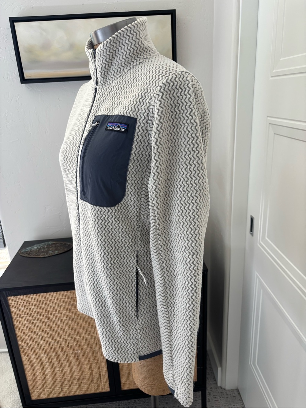 Patagonia Women’s Cream and Slate/Navy Patterned Full-Zip Teddy Jacket - Picture 3 of 10